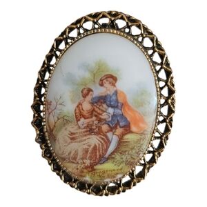 Vintage Cameo Brooch with Gold Frame Courting Couple.